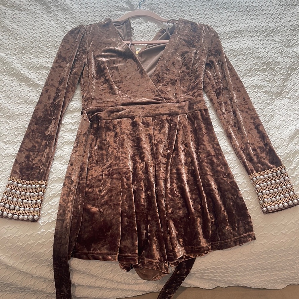 Fashion nova velvet romper RARE - Picture 4 of 5